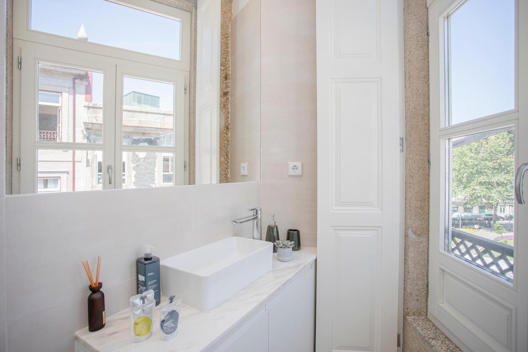 Liiiving In Porto - Aliados Stone Apartment Екстериор снимка